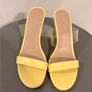 New with box Women’s Yellow BCBGeneration Wedge Sandals size 9